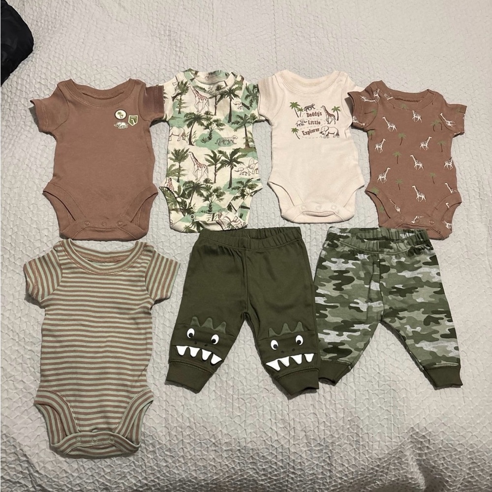 New Children’s Place 7 Piece Newborn Onesie and Pants